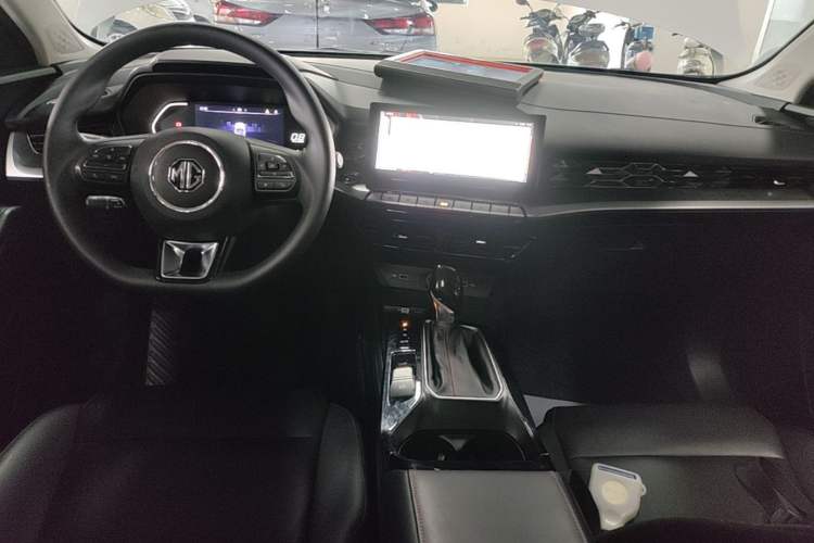 Used MG 5 2021 180 DVVT CVT Youth Luxury Edition Center Console