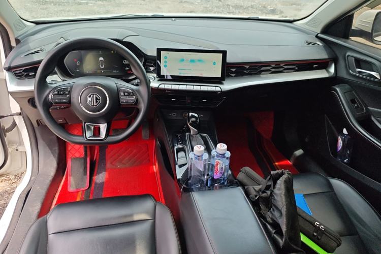Used MG 5 2021 180 DVVT CVT Youth Luxury Edition Center Console