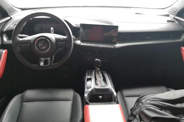 Used MG 5 2021 180 DVVT CVT Youth Luxury Edition Center Console