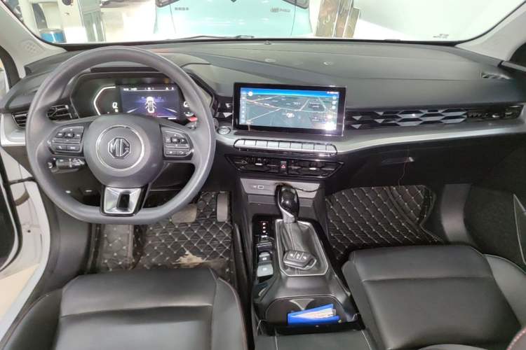 Used MG 5 2021 180 DVVT CVT Youth Luxury Edition Center Console