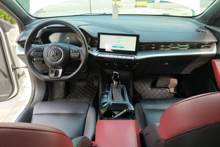 Used MG 5 2021 180 DVVT CVT Youth Luxury Edition Center Console