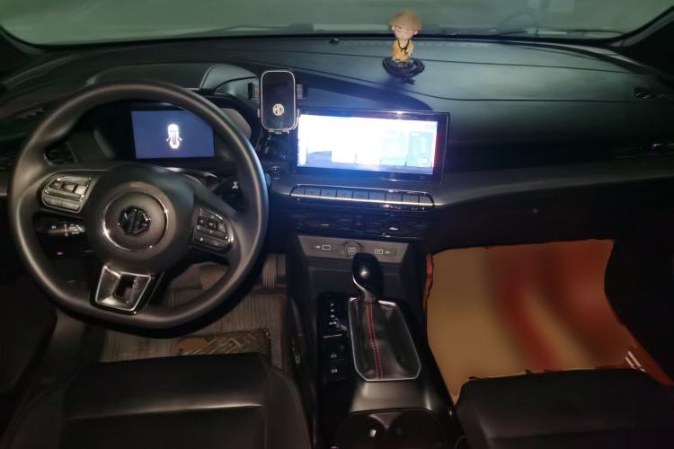 Used MG 5 2021 180 DVVT CVT Youth Luxury Edition Center Console