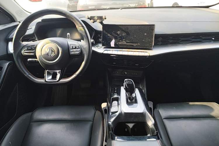 Used MG 5 2021 300TGI DCT Elegant Luxury Edition Center Console