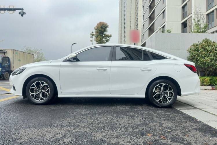 Used MG 5 2021 180 DVVT CVT Youth Luxury Edition Exterior 4