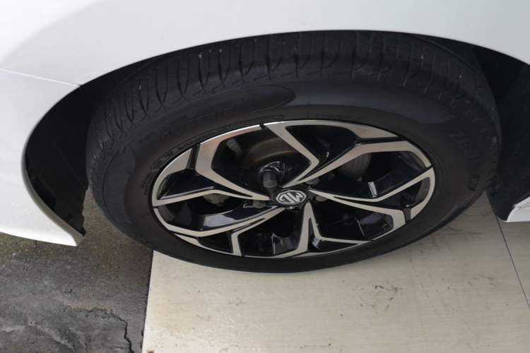 Used MG 5 2021 180 DVVT CVT Youth Luxury Edition Exterior 4