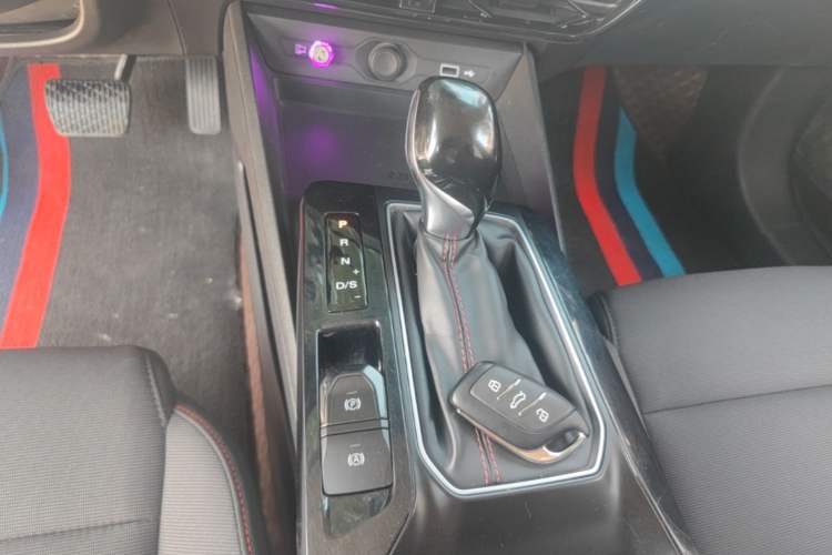 Used MG 5 2021 180 DVVT CVT Youthful Style Edition Gear Lever