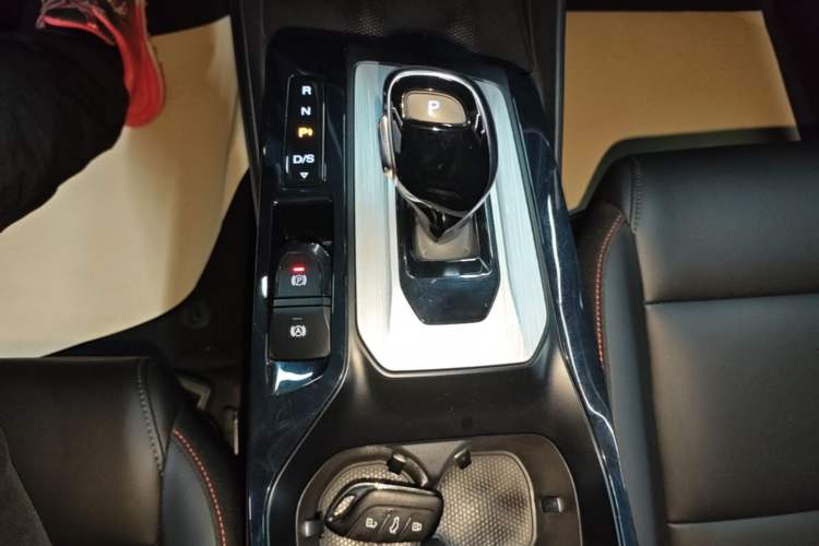 Used MG 5 2021 300TGI DCT Elegant Luxury Edition Gear Lever