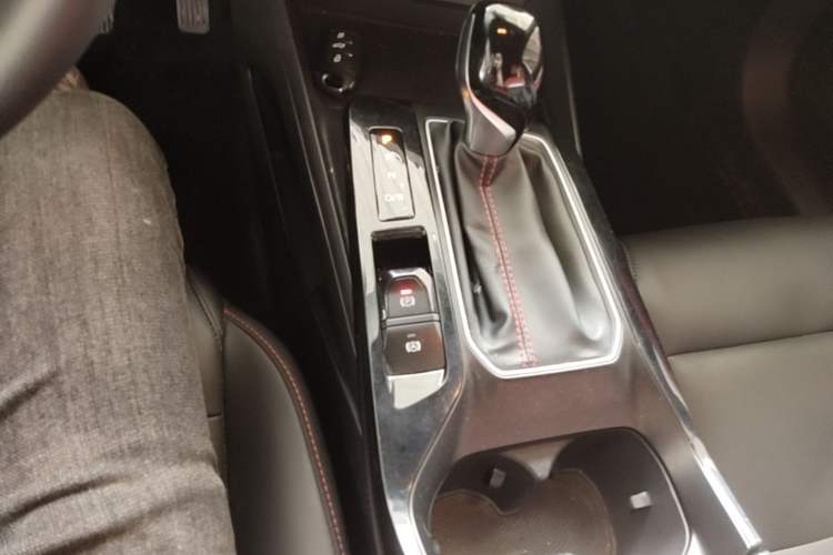 Used MG 5 2021 180 DVVT CVT Youth Luxury Edition Gear Lever
