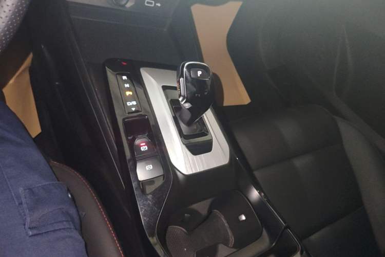 Used MG 5 2021 300TGI DCT Elegant Luxury Edition Gear Lever