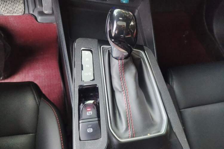 Used MG 5 2021 180 DVVT CVT Youth Luxury Edition Gear Lever