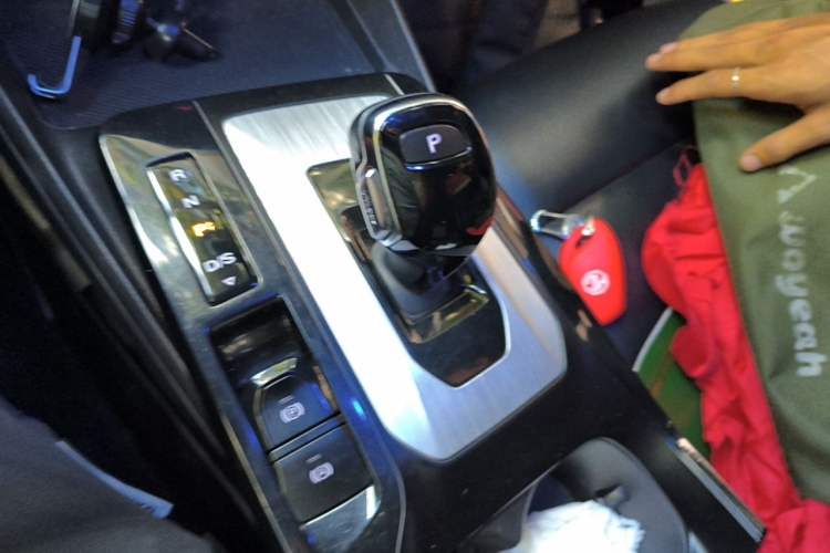 Used MG 5 2021 300TGI DCT Elegant Luxury Edition Gear Lever