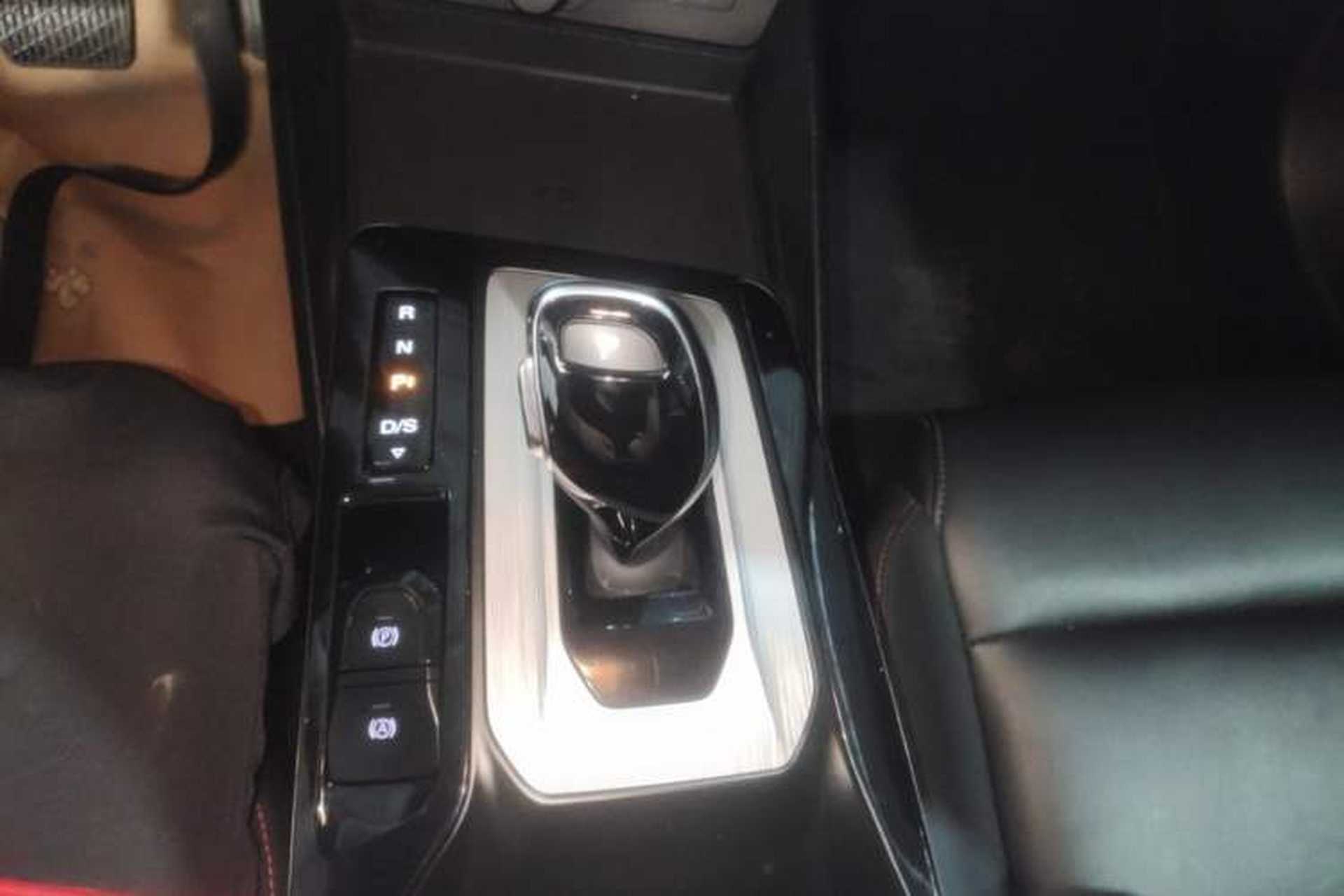 Used MG 5 2021 300TGI DCT Elegant Luxury Edition Gear Lever