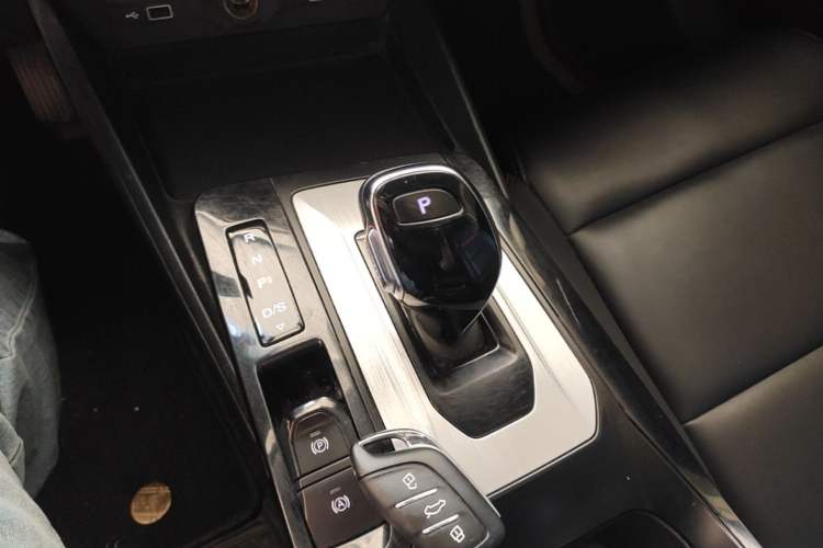 Used MG 5 2021 300TGI DCT Elegant Luxury Edition Gear Lever