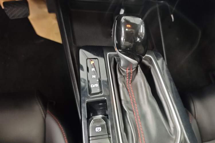 Used MG 5 2021 180 DVVT CVT Youth Luxury Edition Gear Lever