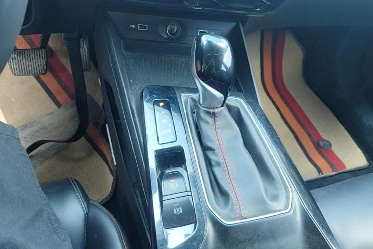 Used MG 5 2021 180 DVVT CVT Youth Luxury Edition Gear Lever