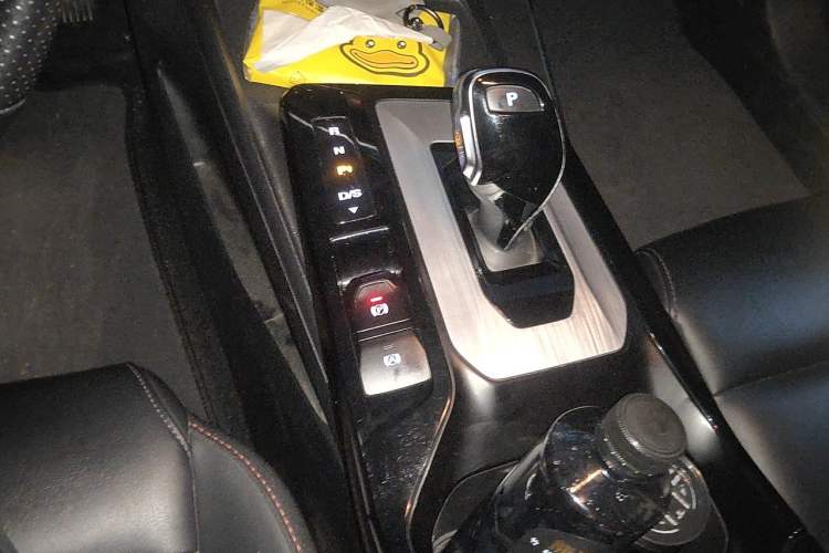 Used MG 5 2021 300TGI DCT Luxury Flagship Edition Gear Lever