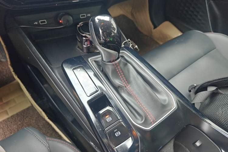 Used MG 5 2021 180 DVVT CVT Youth Luxury Edition Gear Lever