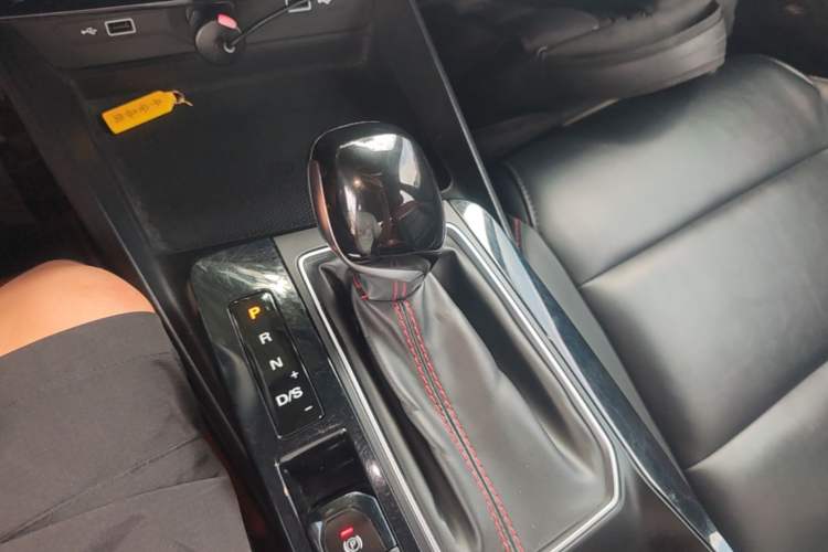 Used MG 5 2021 180 DVVT CVT Youth Luxury Edition Gear Lever