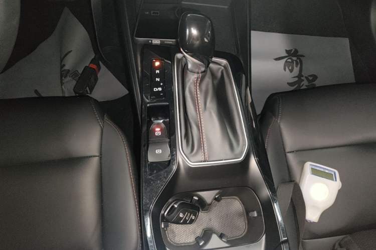 Used MG 5 2021 180 DVVT CVT Youth Luxury Edition Gear Lever