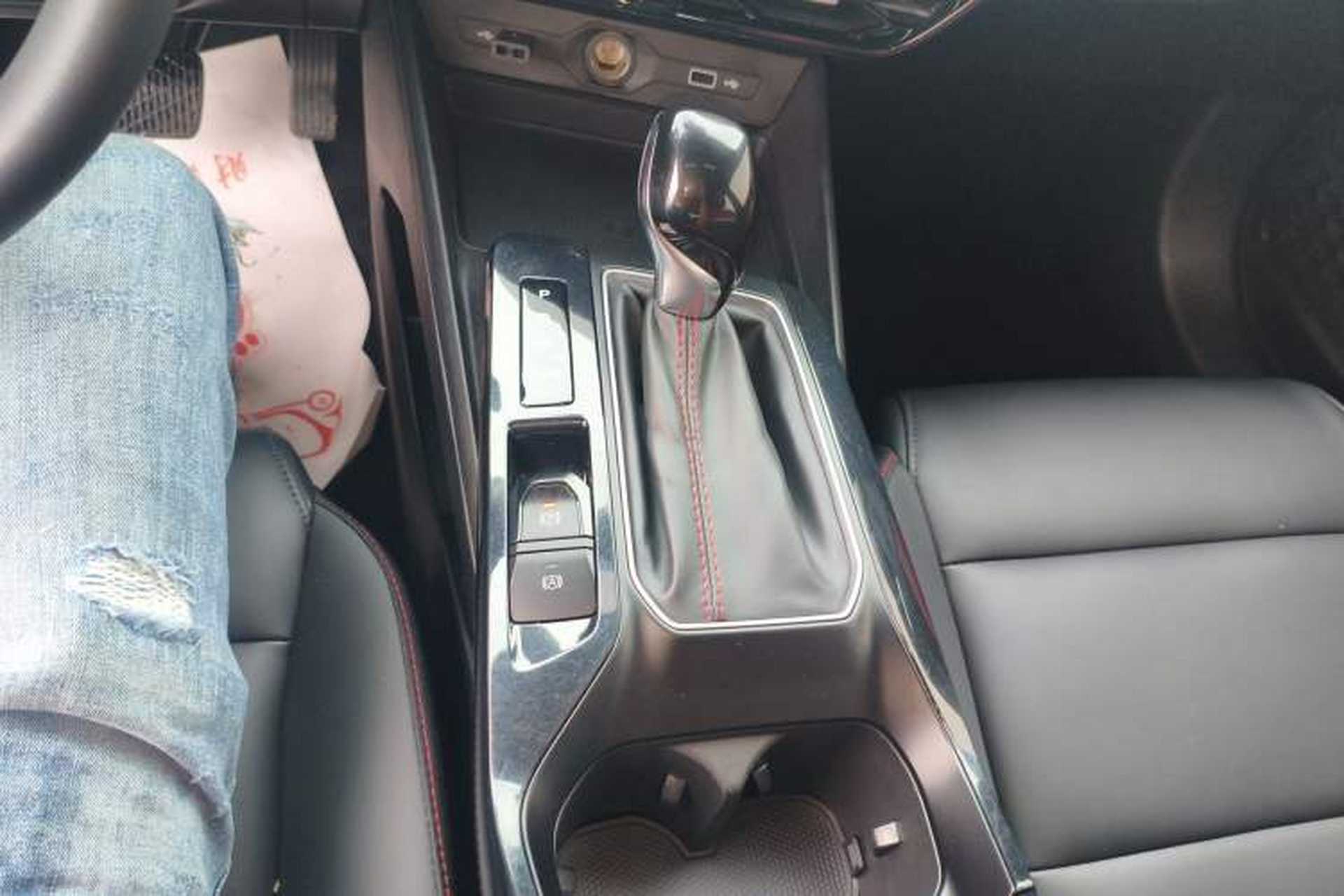Used MG 5 2021 180 DVVT CVT Youth Luxury Edition Gear Lever