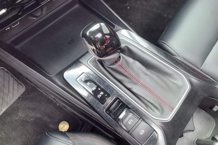 Used MG 5 2021 180 DVVT CVT Youth Luxury Edition Gear Lever