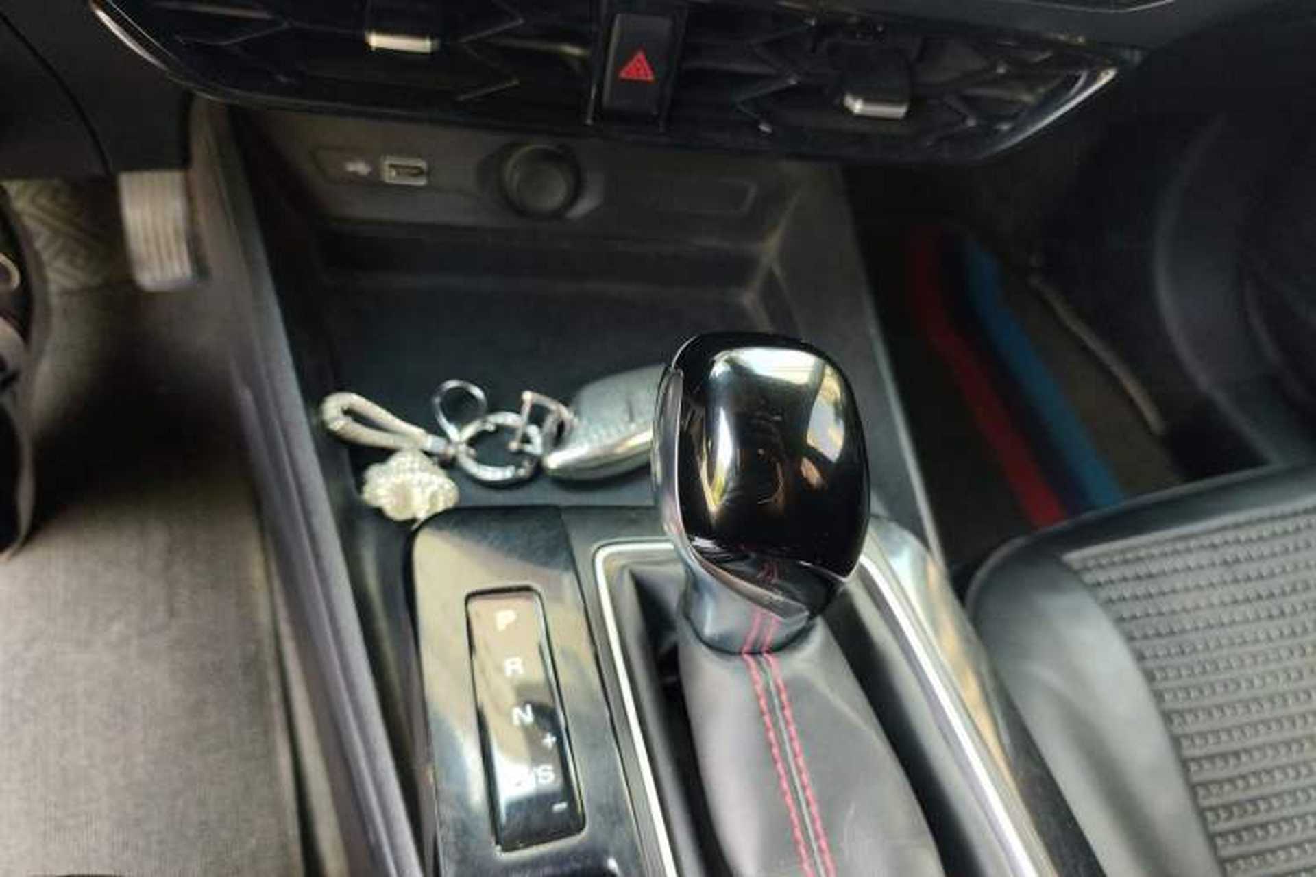 Used MG 5 2021 180 DVVT CVT Youth Luxury Edition Gear Lever