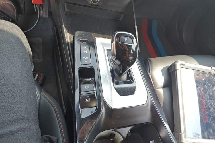 Used MG 5 2021 Revised 300TGI DCT Qingshè Luxurious Enjoyment Edition Gear Lever
