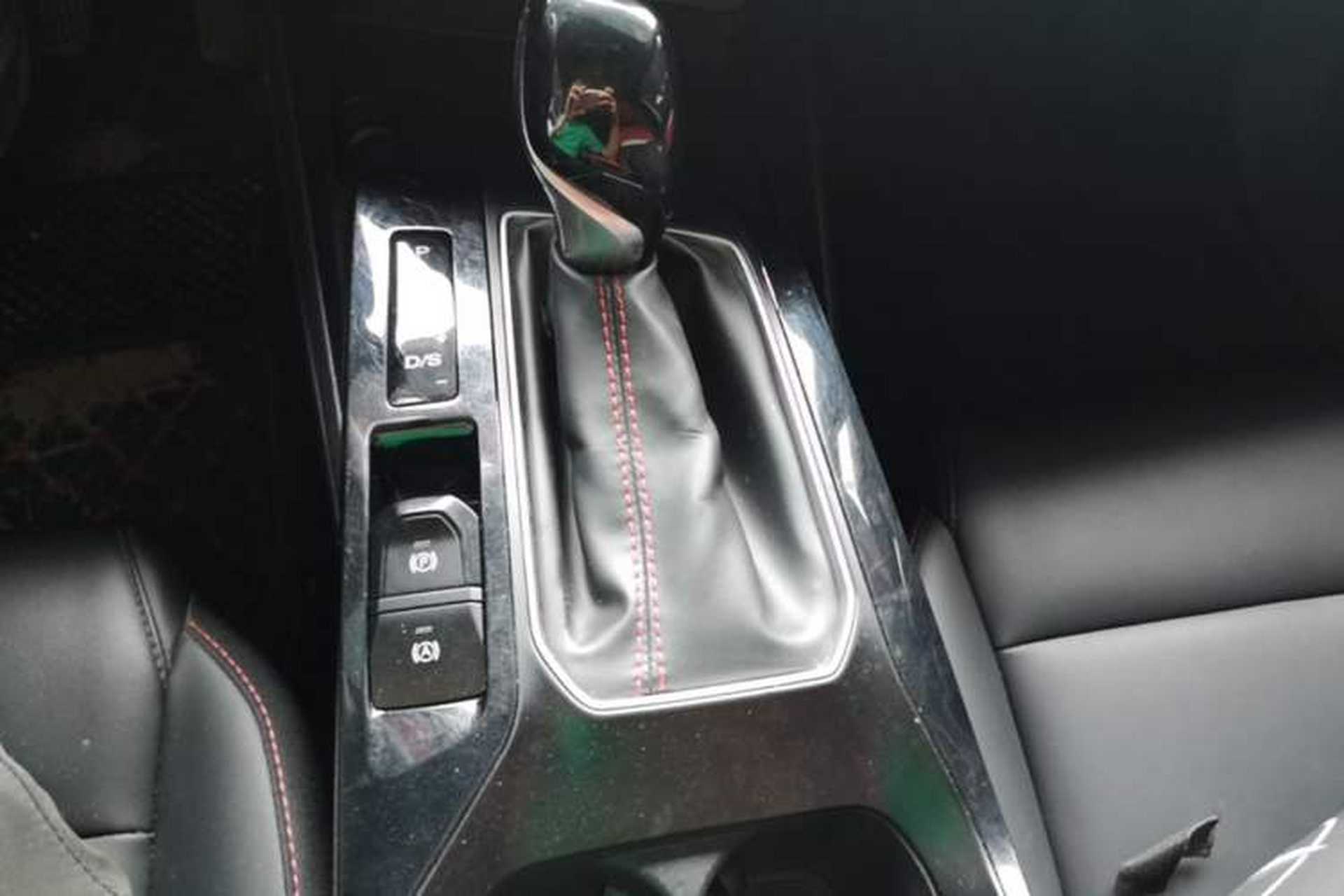 Used MG 5 2021 180 DVVT CVT Youth Luxury Edition Gear Lever