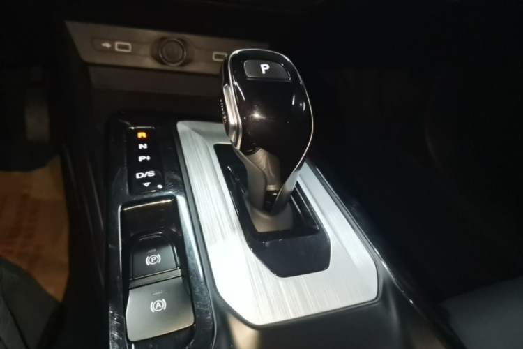 Used MG 5 2021 300TGI DCT Elegant Luxury Edition Gear Lever