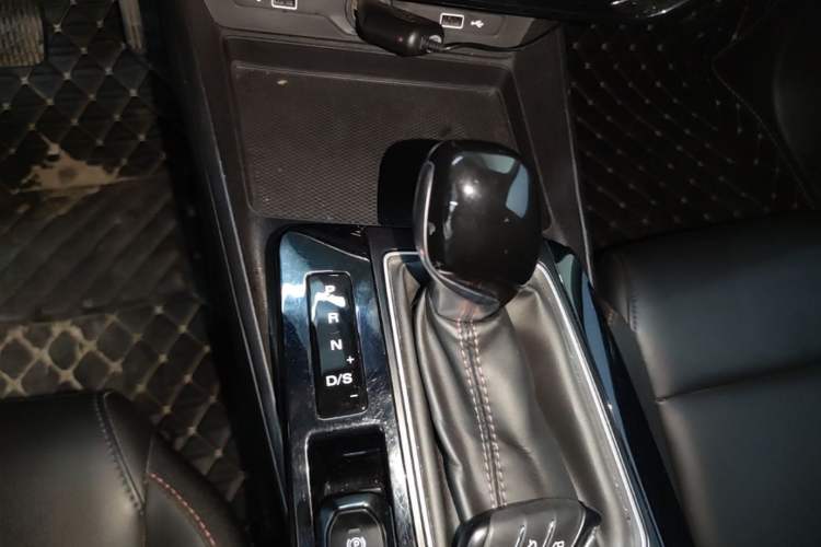 Used MG 5 2021 180 DVVT CVT Youth Luxury Edition Gear Lever