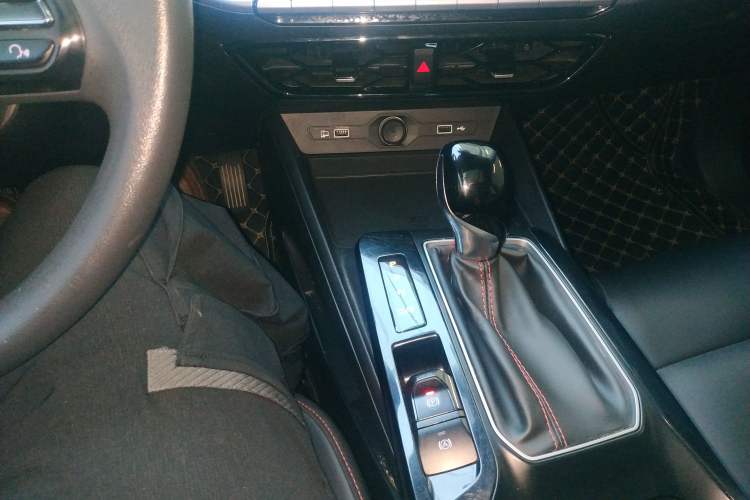 Used MG 5 2021 180 DVVT CVT Youth Luxury Edition Gear Lever