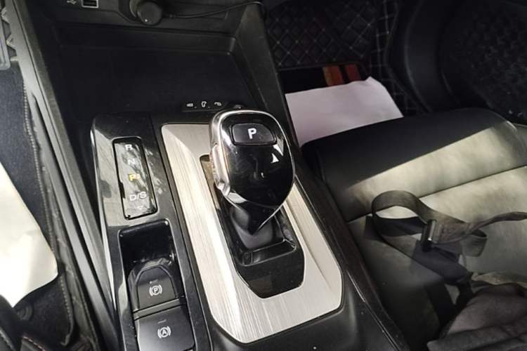 Used MG 5 2021 300TGI DCT Elegant Luxury Edition Gear Lever
