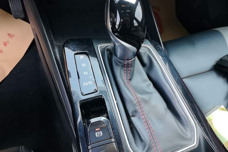 Used MG 5 2021 180 DVVT CVT Youth Luxury Edition Gear Lever