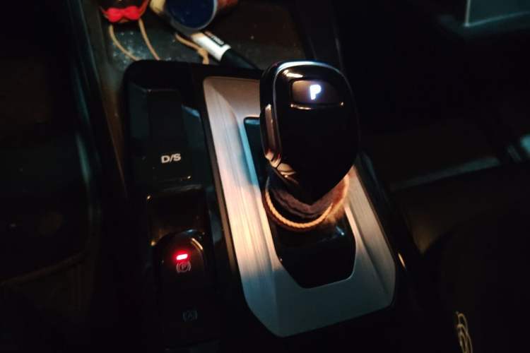 Used MG 5 2021 300TGI DCT Elegant Luxury Edition Gear Lever