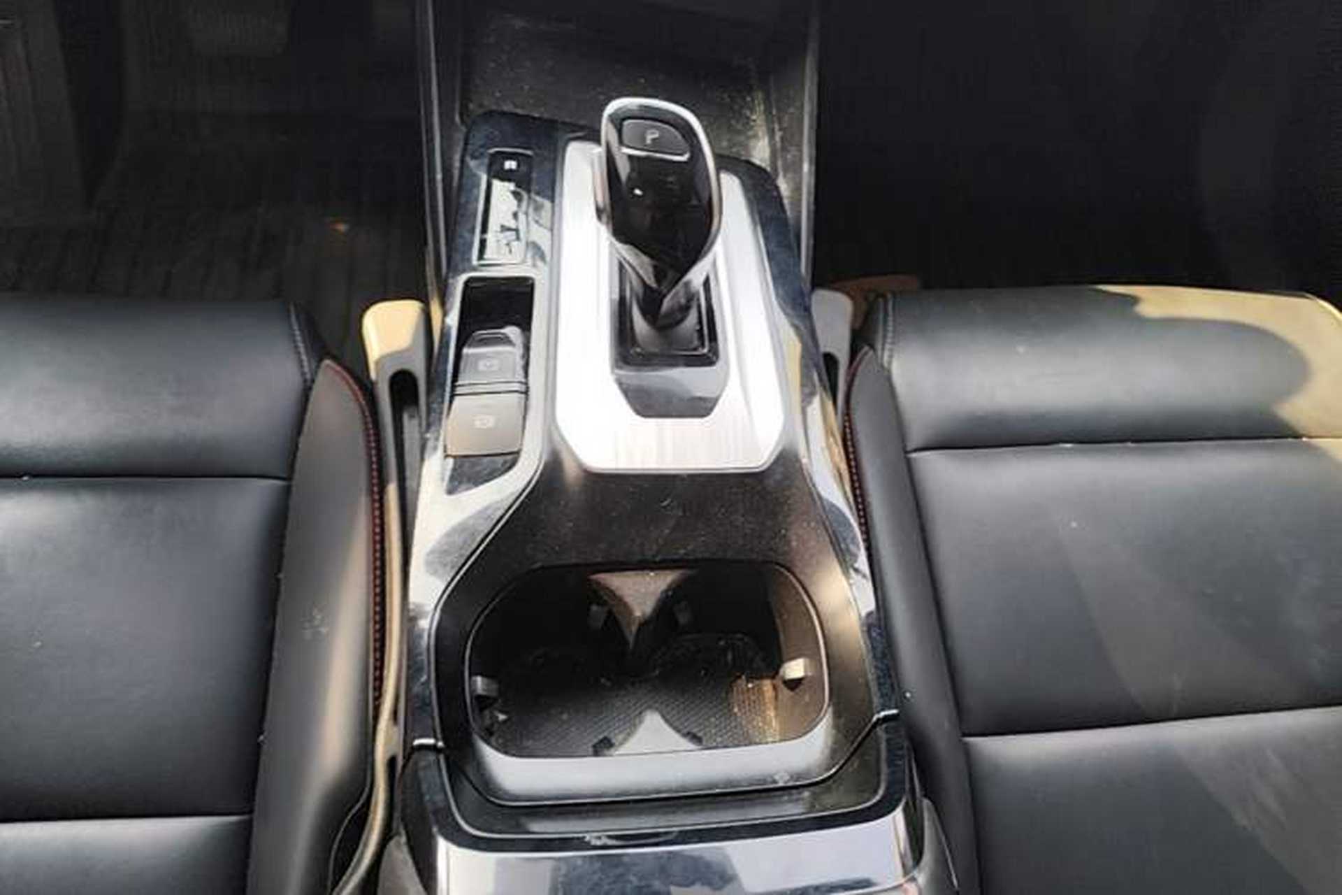 Used MG 5 2021 300TGI DCT Elegant Luxury Edition Gear Lever