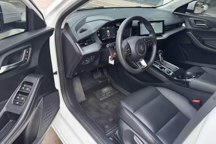 Used MG 5 2021 180 DVVT CVT Youth Luxury Edition Interior 2