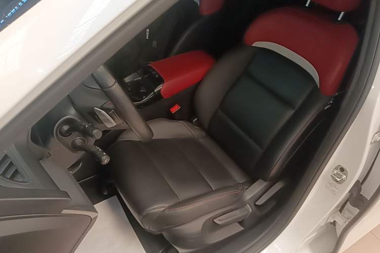 Used MG 5 2021 Revised 300TGI DCT Qingshè Luxurious Enjoyment Edition Left Front Seat