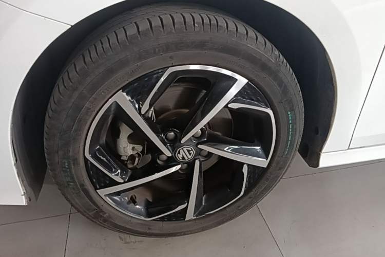 Used MG 5 2021 Revised 300TGI DCT Qingshè Luxurious Enjoyment Edition Left Front Wheel Hub