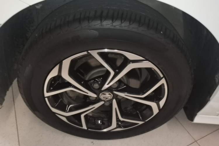 Used MG 5 2021 180 DVVT CVT Youth Luxury Edition Left Front Wheel Hub