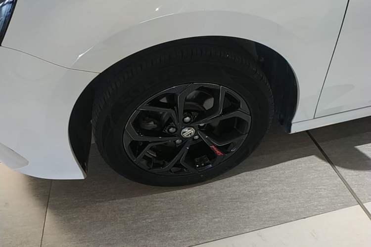 Used MG 5 2021 Revised Version 180 DVVT CVT Youth Luxury Edition Left Front Wheel Hub