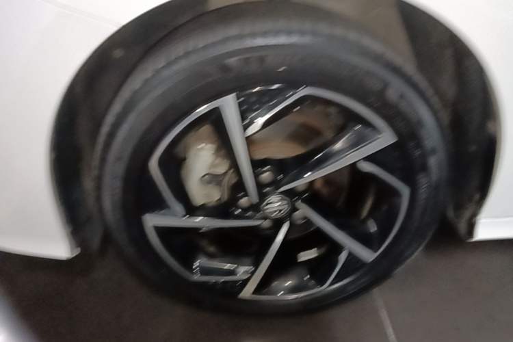 Used MG 5 2021 Revised 300TGI DCT Elegant Luxury Flagship Edition Left Front Wheel Hub