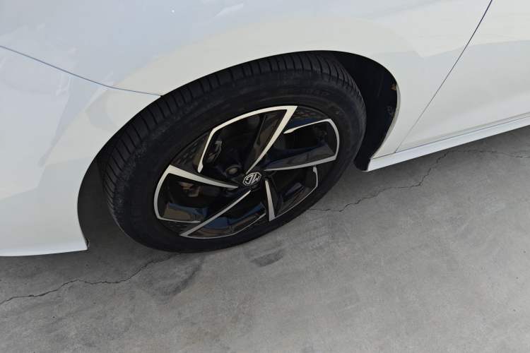Used MG 5 2021 Revised 300TGI DCT Qingshè Luxurious Enjoyment Edition Left Front Wheel Hub