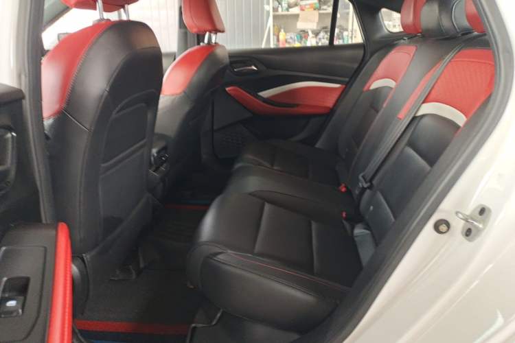 Used MG 5 2021 Revised 300TGI DCT Qingshè Luxurious Enjoyment Edition Left Rear Seat