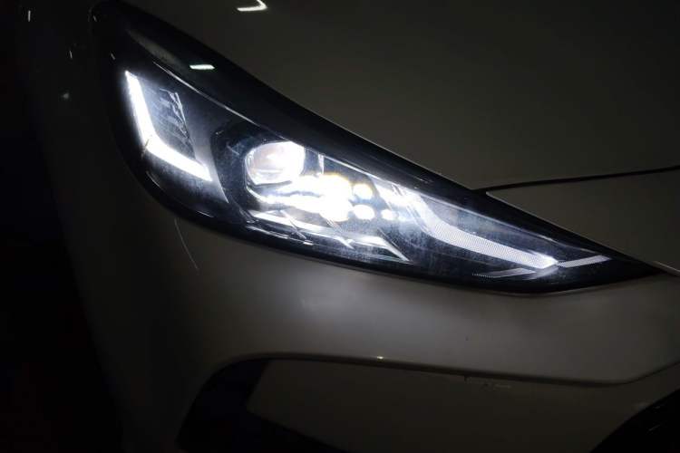 Used MG 5 2021 300TGI DCT Elegant Luxury Edition Right Front Headlight