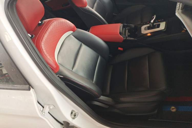 Used MG 5 2021 Revised 300TGI DCT Qingshè Luxurious Enjoyment Edition Right Front Seat
