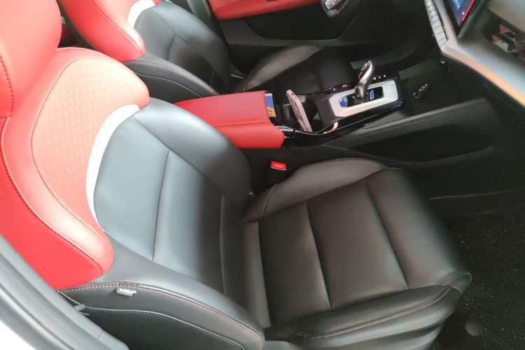 Used MG 5 2021 Revised 300TGI DCT Qingshè Luxurious Enjoyment Edition Right Front Seat