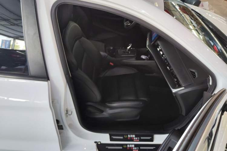 Used MG 5 2021 300TGI DCT Elegant & Trendy Edition Right Front Seat