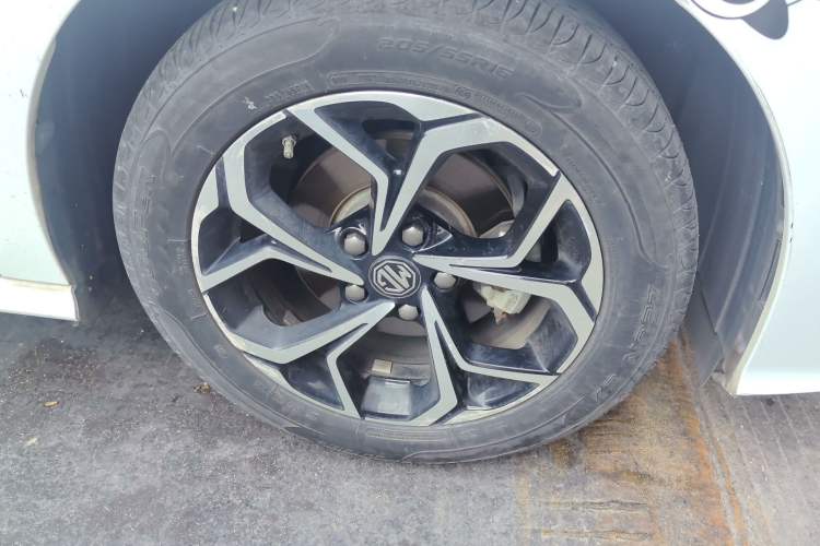 Used MG 5 2021 180 DVVT CVT Youth Luxury Edition Right Front Wheel Hub