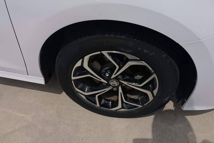 Used MG 5 2021 180 DVVT CVT Youth Luxury Edition Right Front Wheel Hub