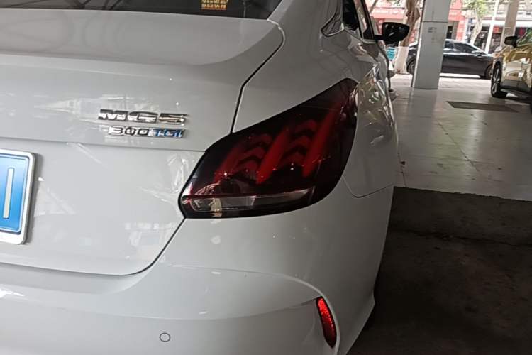 Used MG 5 2021 Revised 300TGI DCT Qingshè Luxurious Enjoyment Edition Right Rear Taillight